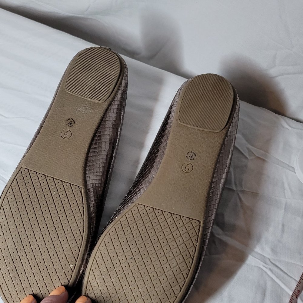 City Streets Size 9 Rose Gold Flats - Picture 7 of 8